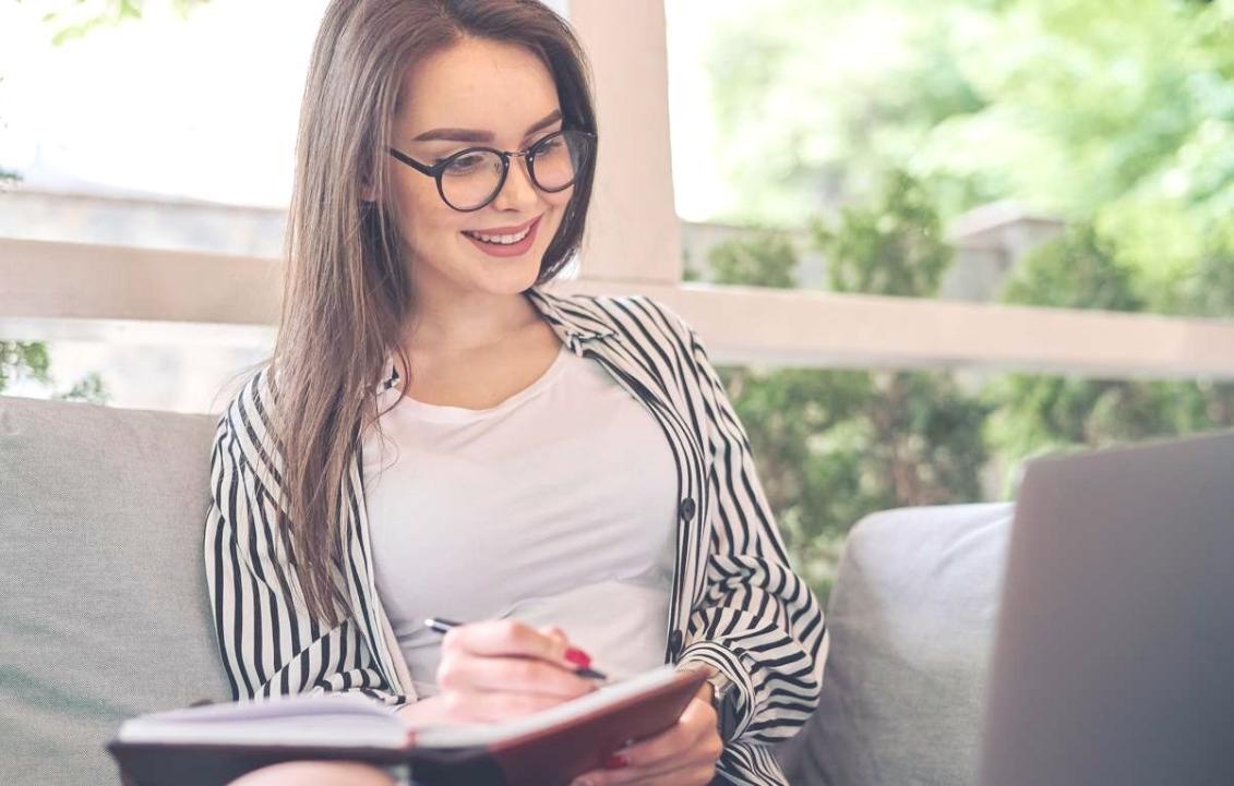Konsultant Zifujui podczas sesji przygotowawczej do wywiadu